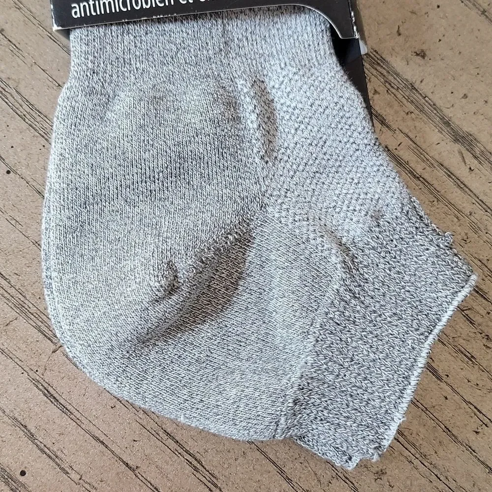 Diabetic socks size M NWT 🤍